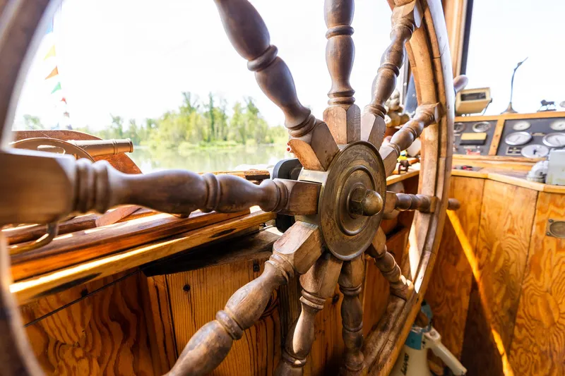 Willamette Queen Yacht Photos Pics Wooden ship wheel on 1990 Custom Howdy Eidelman Sternwheeler, Jack Sarin design.