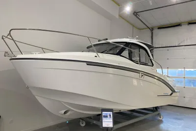 2023 Beneteau Antares 7 OB V2 FISH