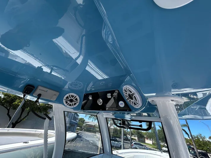  Yacht Photos Pics 2025 SPORTSMAN 302 OPEN - Image 7