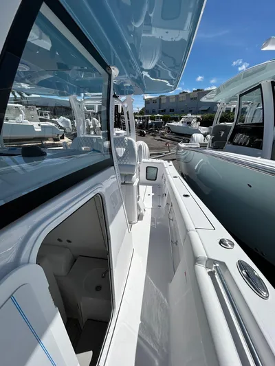  Yacht Photos Pics 2025 SPORTSMAN 302 OPEN - Image 3