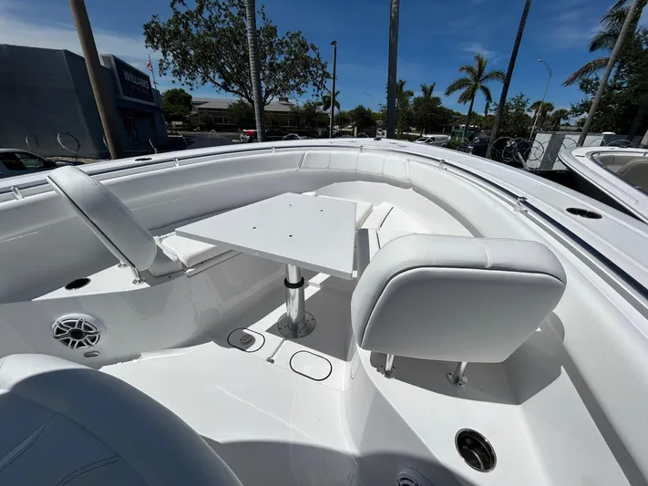  Yacht Photos Pics 2025 SPORTSMAN 302 OPEN - Image 11