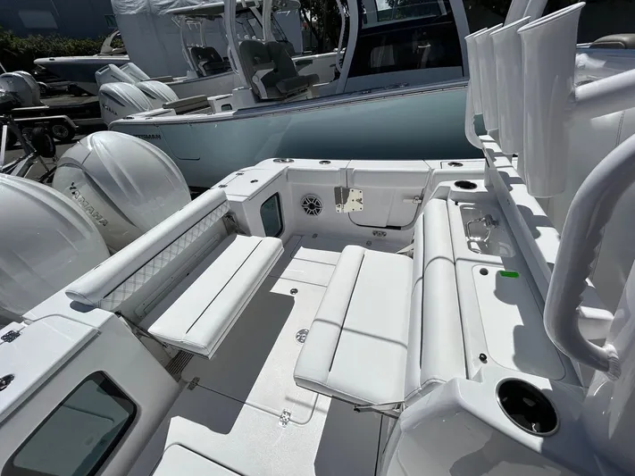  Yacht Photos Pics 2025 SPORTSMAN 302 OPEN - Image 4