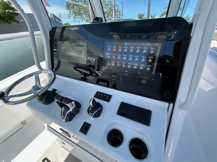  Yacht Photos Pics 2025 SPORTSMAN 302 OPEN - Image 5