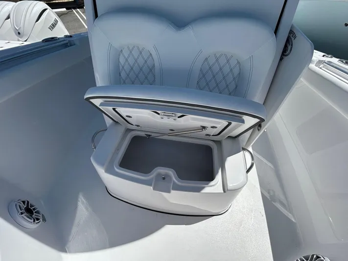  Yacht Photos Pics 2025 SPORTSMAN 302 OPEN - Image 12