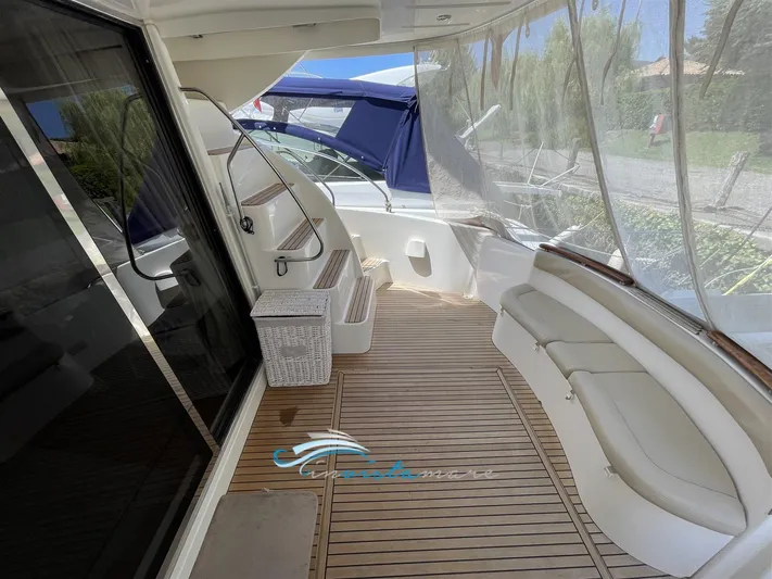  Yacht Photos Pics Prestige 42 pozzetto 1