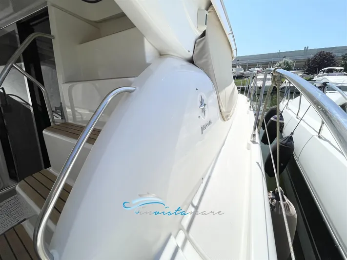  Yacht Photos Pics Prestige 42 camminamenti laterali