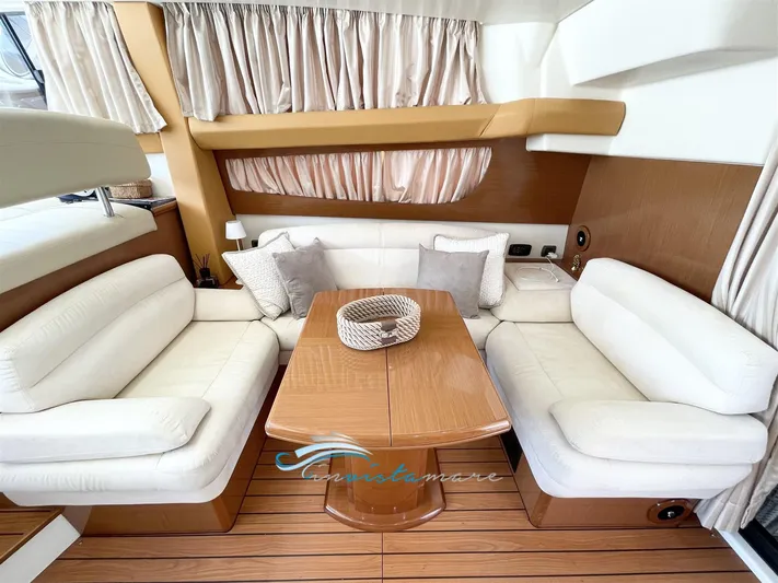 Yacht Photos Pics Prestige 42 dinette
