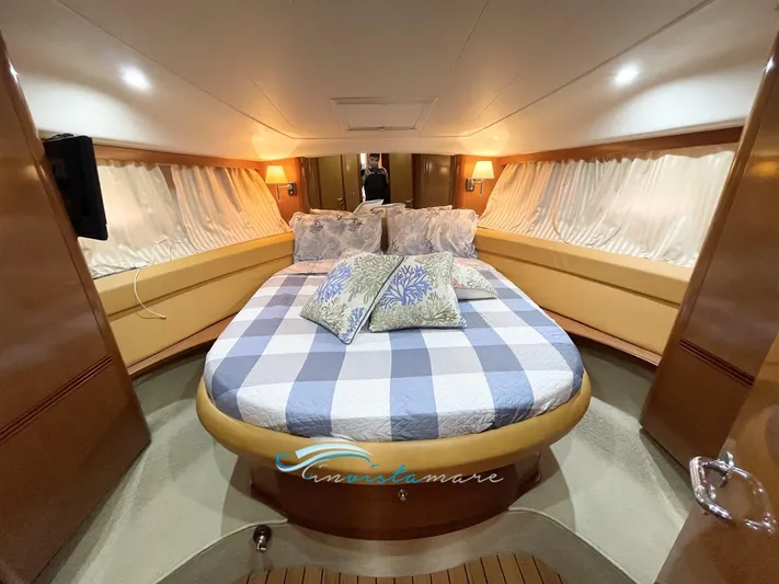  Yacht Photos Pics Prestige 42 camera v prua