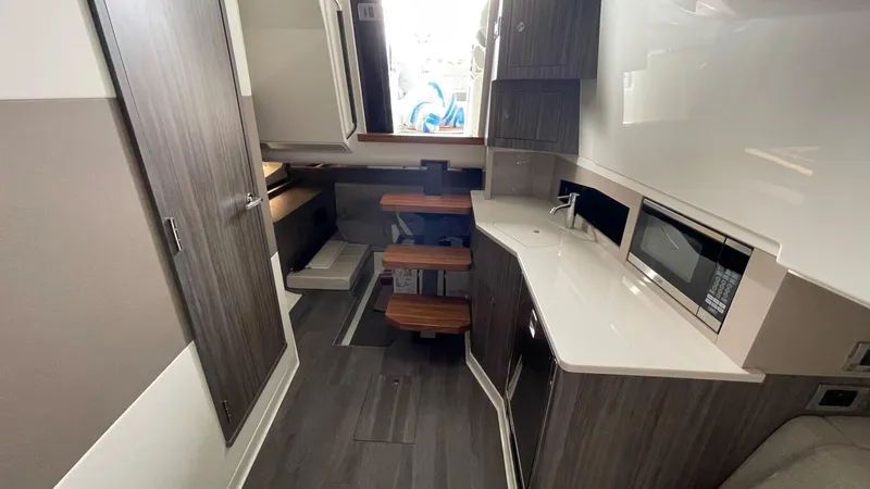 370 Sundancer 2022 Yacht Photos Pics 