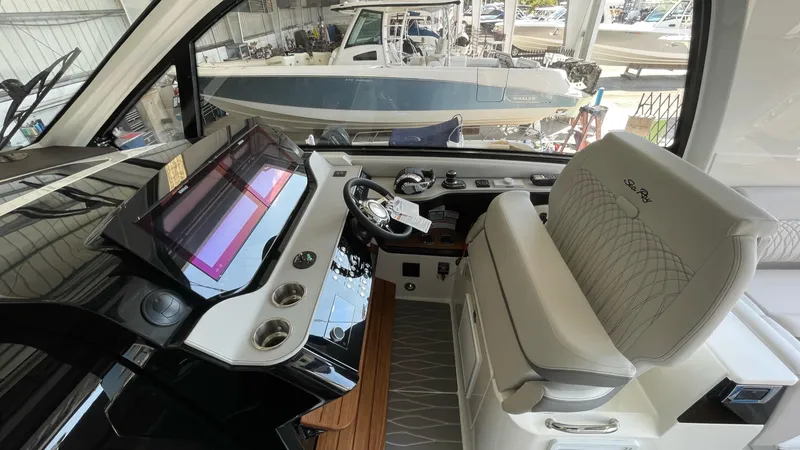 370 Sundancer 2022 Yacht Photos Pics 