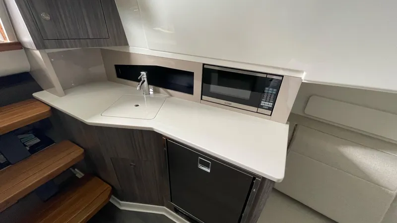 370 Sundancer 2022 Yacht Photos Pics 