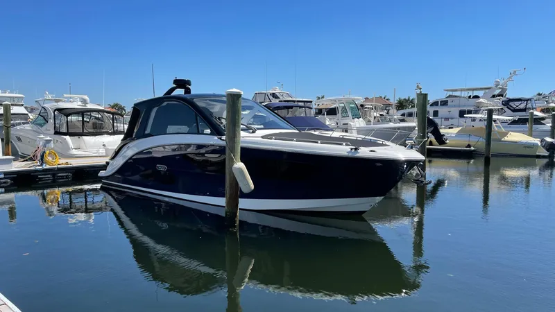 370 Sundancer 2022 Yacht Photos Pics 