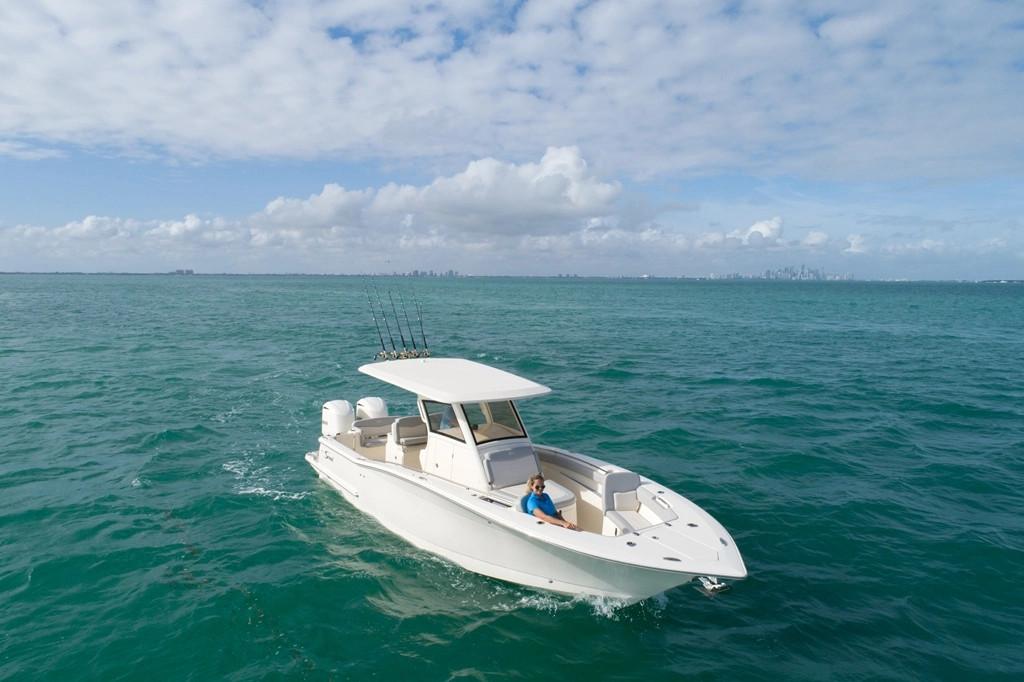 2024 Scout 305 LXF Centre Console for sale YachtWorld