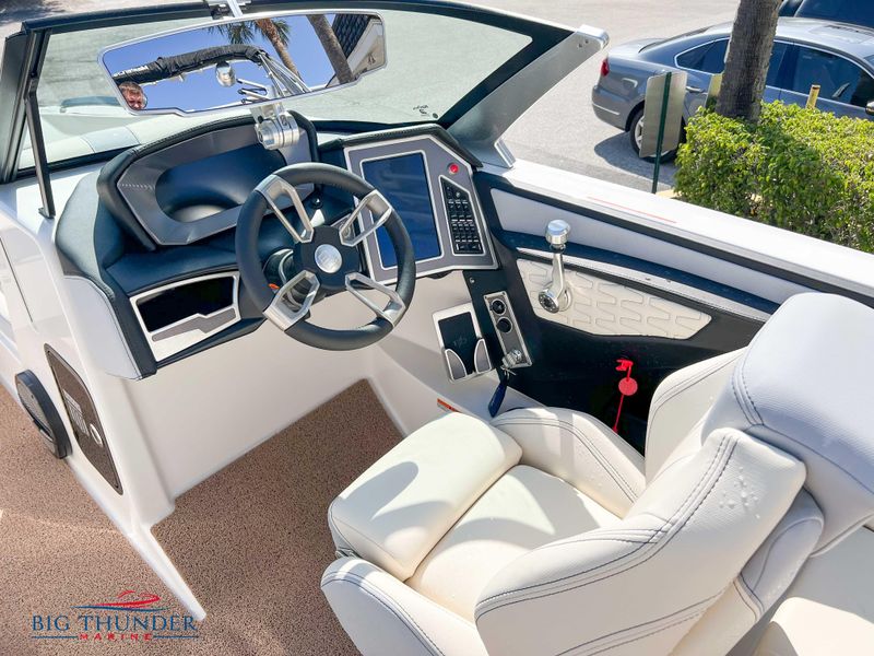 2023 MasterCraft X24