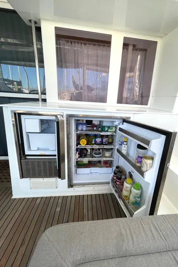 Stray Cats Yacht Photos Pics 