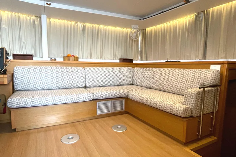 Stray Cats Yacht Photos Pics 