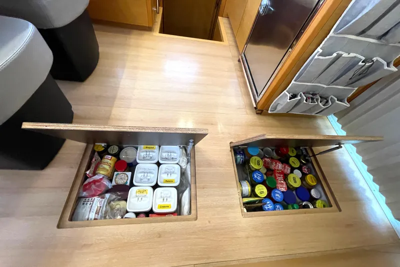 Stray Cats Yacht Photos Pics 