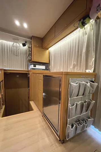 Stray Cats Yacht Photos Pics 