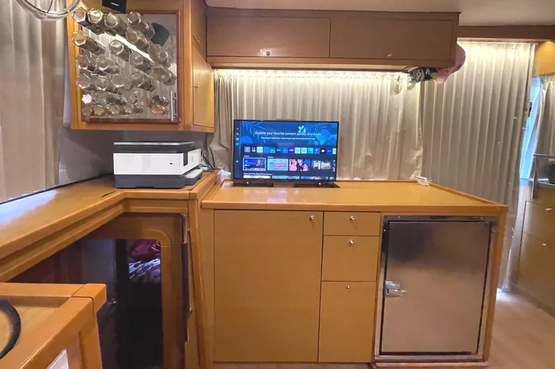 Stray Cats Yacht Photos Pics 