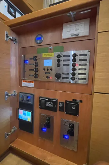 Stray Cats Yacht Photos Pics 