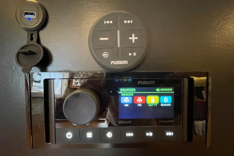 Stray Cats Yacht Photos Pics 