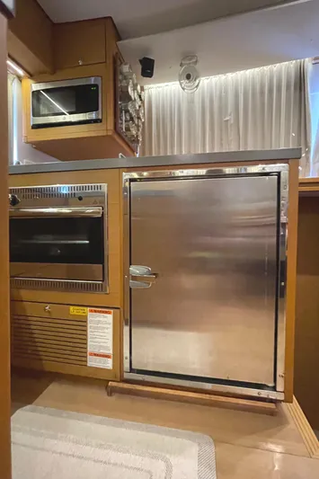 Stray Cats Yacht Photos Pics 