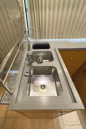 Stray Cats Yacht Photos Pics 