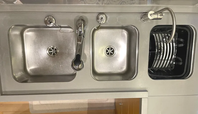 Stray Cats Yacht Photos Pics 