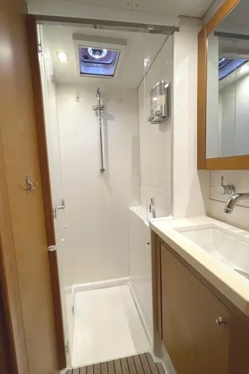 Stray Cats Yacht Photos Pics 