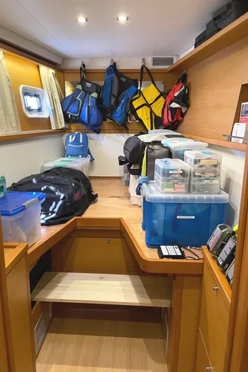 Stray Cats Yacht Photos Pics 