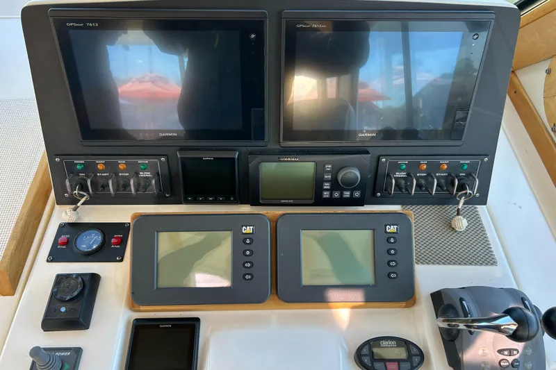 Bravo Yacht Photos Pics Control panel of 2005 Sabre 42 Hardtop Express with navigation screens and controls.