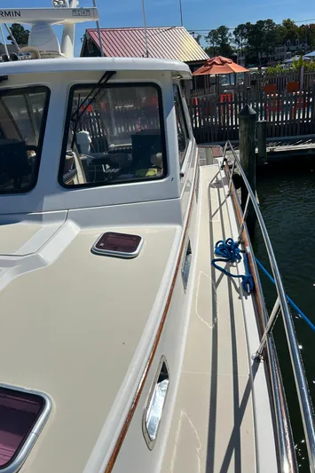 Bravo Yacht Photos Pics 2005 Sabre 42 Hardtop Express yacht docked at marina.