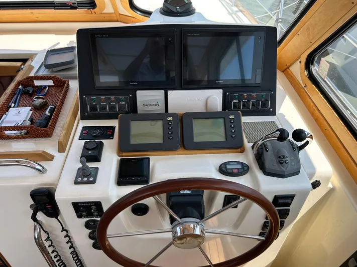 Bravo Yacht Photos Pics 2005 Sabre 42 Hardtop Express helm with navigation screens and controls.