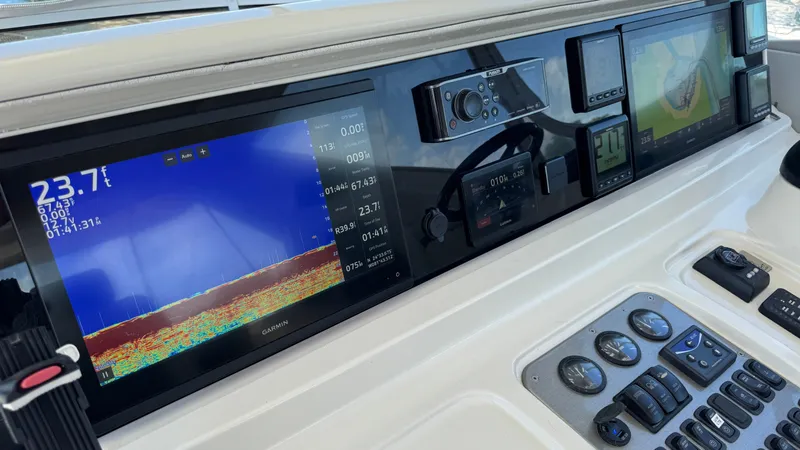 Salty Side Eye Yacht Photos Pics Flybridge Equipment & Navigation