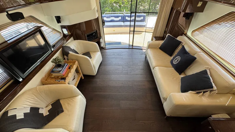 Salty Side Eye Yacht Photos Pics Salon Looking Aft