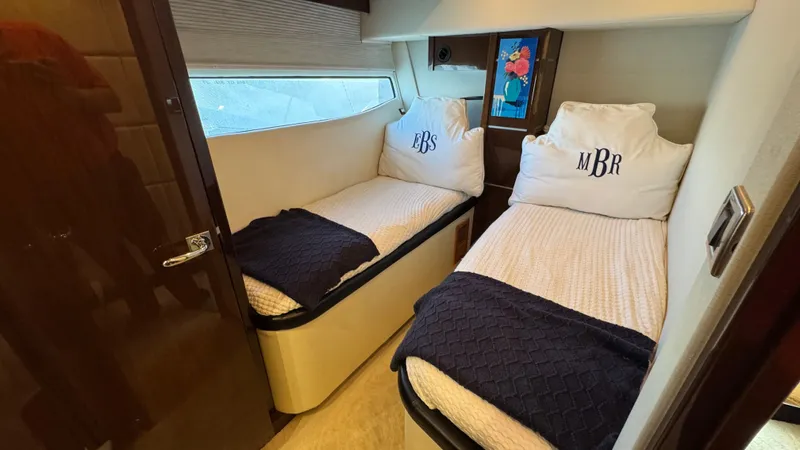 Salty Side Eye Yacht Photos Pics Stateroom 3 With Twin Beds Starboard