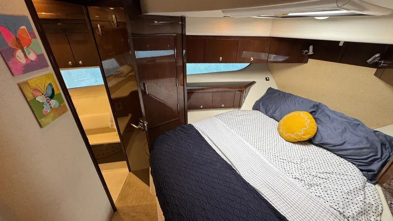 Salty Side Eye Yacht Photos Pics Forward VIP Centerline Queen