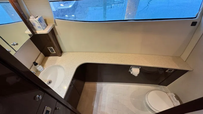 Salty Side Eye Yacht Photos Pics Owners Stateroom Ensuite