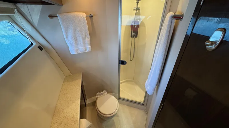 Salty Side Eye Yacht Photos Pics Owners Stateroom Ensuite