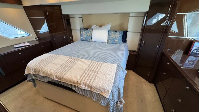 Salty Side Eye Yacht Photos Pics Full Beam Owners Stateroom
