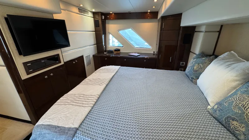Salty Side Eye Yacht Photos Pics Full Beam Owners Stateroom