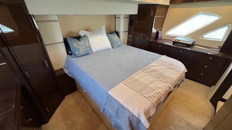 Salty Side Eye Yacht Photos Pics Full Beam Owners Stateroom