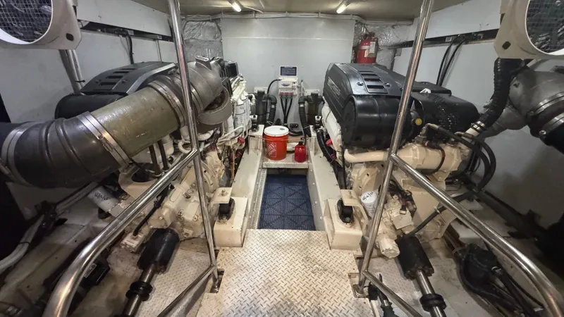 Salty Side Eye Yacht Photos Pics Engine Room