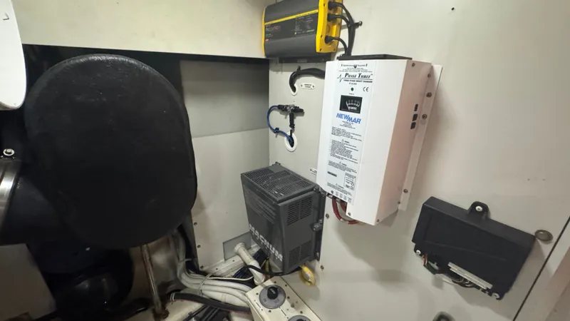 Salty Side Eye Yacht Photos Pics Engine Room