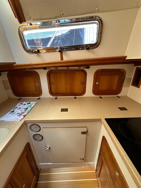 2002 Legacy Yachts 34 Sedan