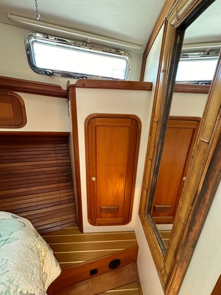 2002 Legacy Yachts 34 Sedan