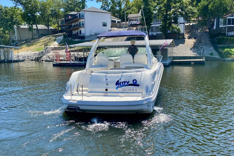 Yacht Photos Pics 2007 Sea Ray 340 Sundancer boat on a lake near docks and houses.