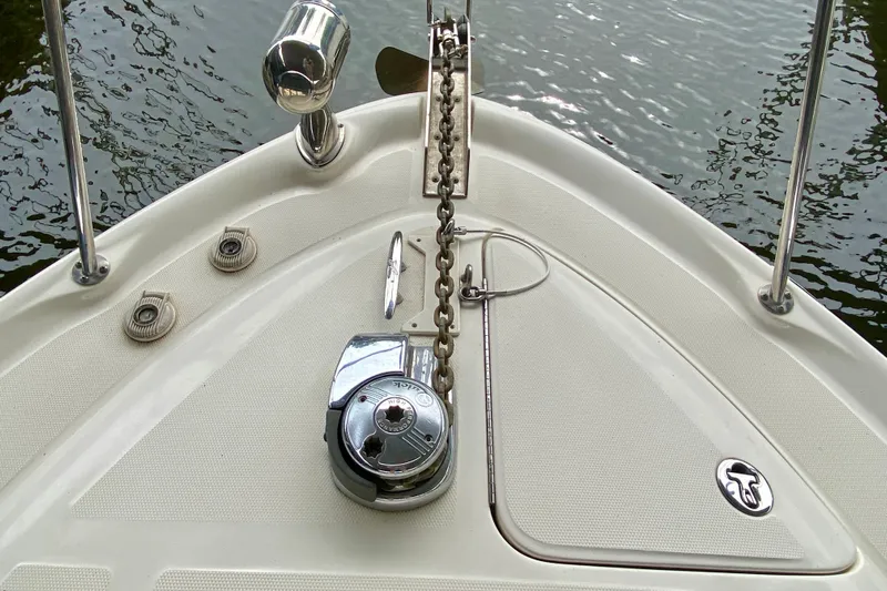  Yacht Photos Pics Bow of 2007 Sea Ray 340 Sundancer with anchor chain and winch system.