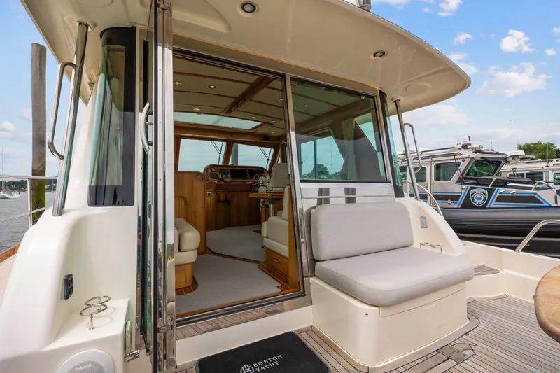  Yacht Photos Pics Salon Entrance