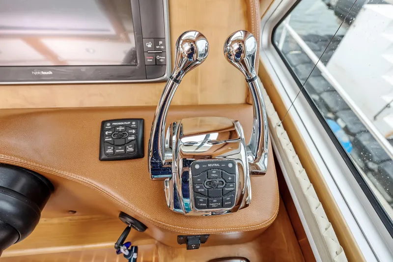  Yacht Photos Pics Helm Controls